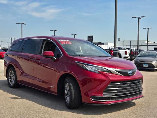 2021 Toyota Sienna LE
