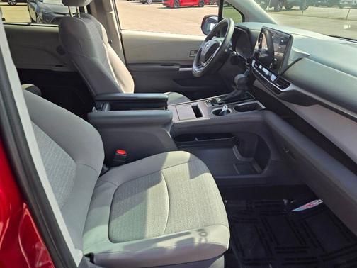 2021 Toyota Sienna LE