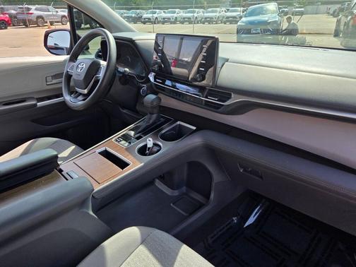 2021 Toyota Sienna LE