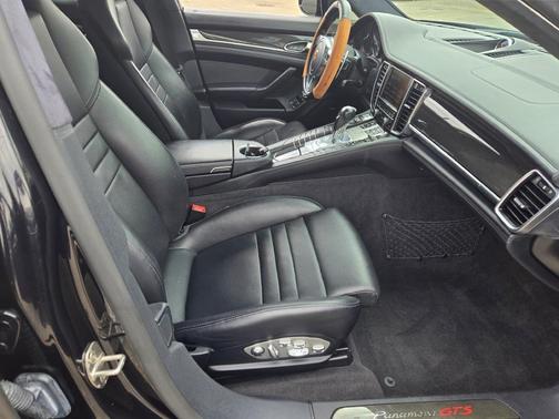 2015 Porsche Panamera GTS