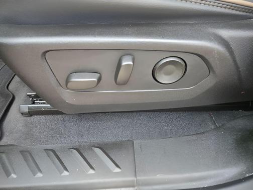 Onyx Black 2024 GMC Canyon Denali