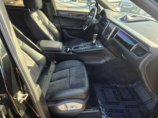 2018 Porsche Macan Base