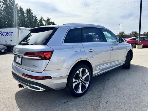 2022 Audi Q7 55 Premium Plus