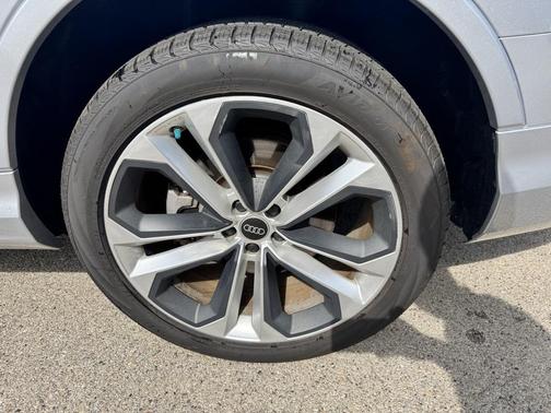 2022 Audi Q7 55 Premium Plus