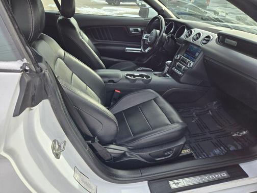 2022 Ford Mustang EcoBoost Premium