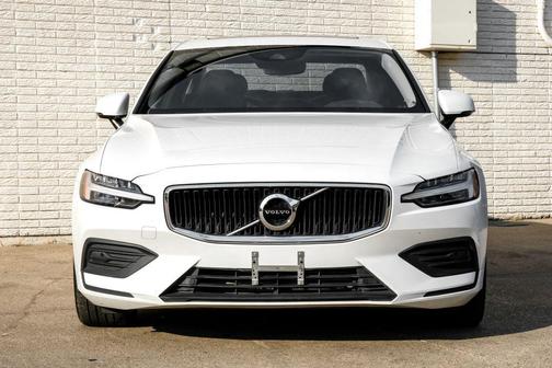 2020 Volvo S60 T5 Momentum
