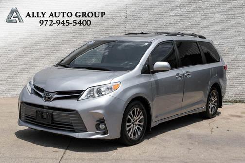 Silver 2018 Toyota Sienna XLE