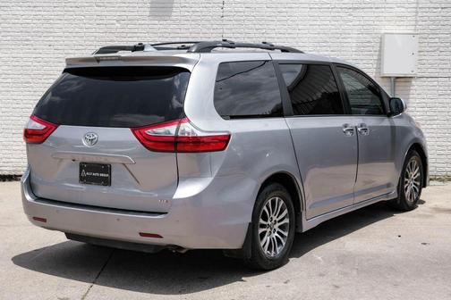 Silver 2018 Toyota Sienna XLE