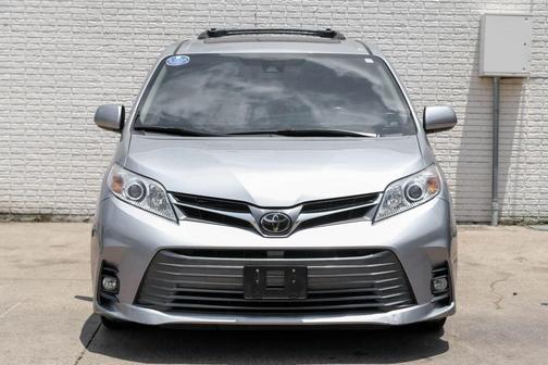 Silver 2018 Toyota Sienna XLE