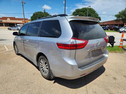 Silver 2018 Toyota Sienna XLE