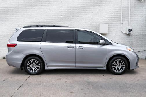 Silver 2018 Toyota Sienna XLE
