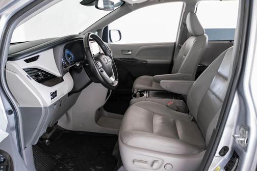 Silver 2018 Toyota Sienna XLE
