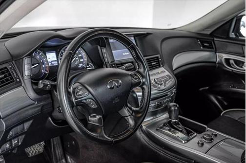 2017 INFINITI Q70 3.7