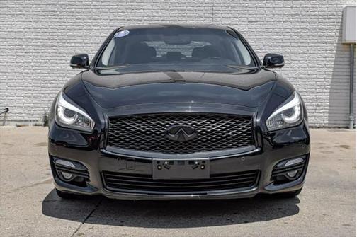 2017 INFINITI Q70 3.7