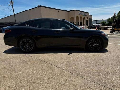 2017 INFINITI Q70 3.7