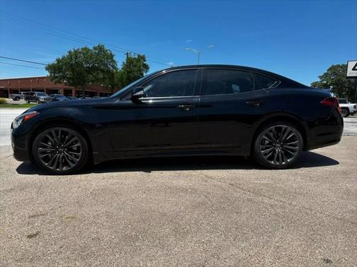 2017 INFINITI Q70 3.7
