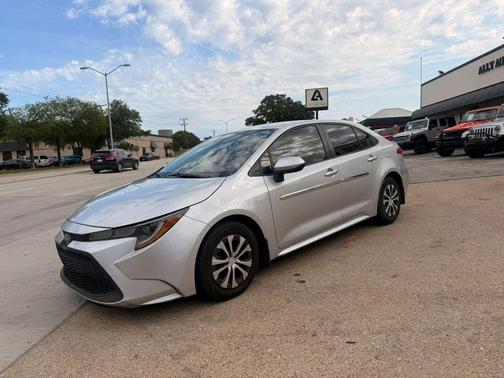 Silver 2022 Toyota Corolla Hybrid SE