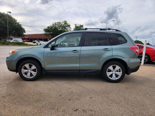 Green 2016 Subaru Forester 2.5i Premium