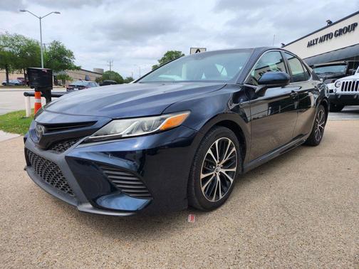 Blue 2018 Toyota Camry SE