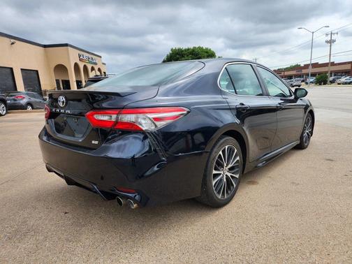 Blue 2018 Toyota Camry SE