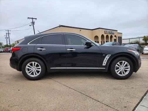 2017 INFINITI QX70 Base