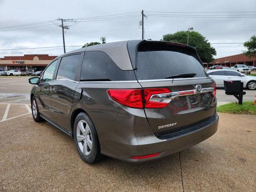 Brown 2018 Honda Odyssey EX-L