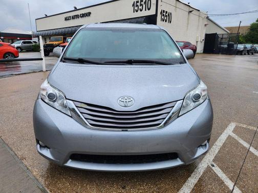 Silver 2017 Toyota Sienna XLE Premium