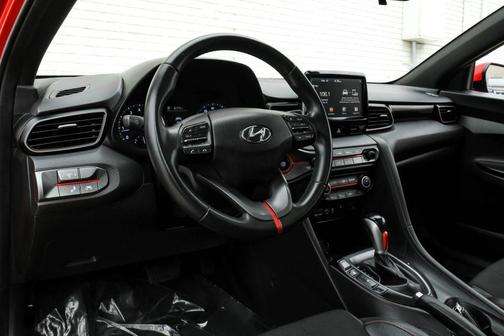 2020 Hyundai Veloster 2