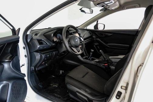 White 2018 Subaru Impreza 2.0i