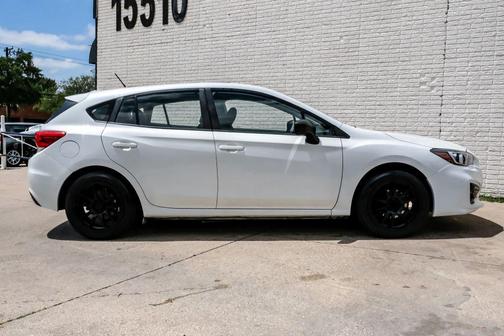 White 2018 Subaru Impreza 2.0i