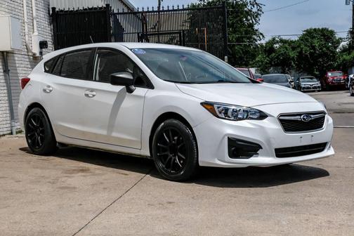 White 2018 Subaru Impreza 2.0i