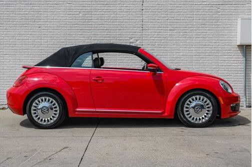 2015 Volkswagen Beetle Auto 1.8T w/Tech