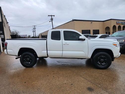 2017 Toyota Tacoma SR