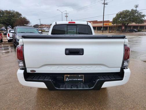 2017 Toyota Tacoma SR