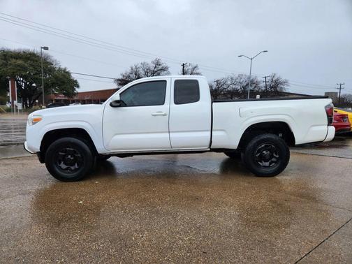 2017 Toyota Tacoma SR