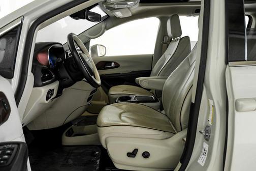 White 2020 Chrysler Pacifica Limited