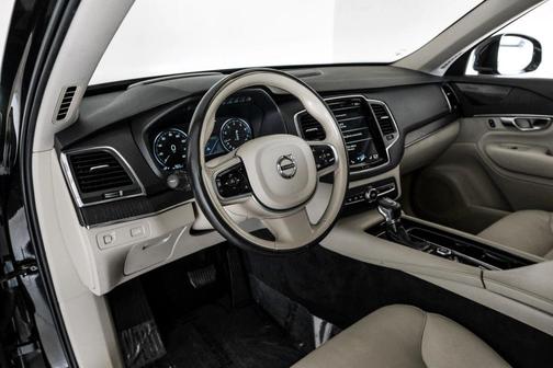 2020 Volvo XC90 T5 Momentum