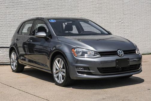 Gray 2017 Volkswagen Golf TSI SE 4-Door
