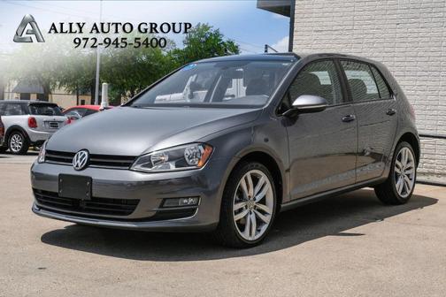 Gray 2017 Volkswagen Golf TSI SE 4-Door