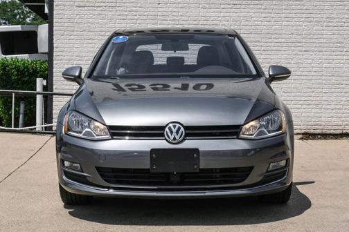 Gray 2017 Volkswagen Golf TSI SE 4-Door
