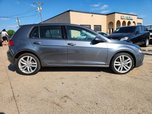 Gray 2017 Volkswagen Golf TSI SE 4-Door