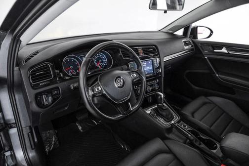 Gray 2017 Volkswagen Golf TSI SE 4-Door