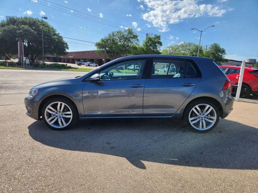 Gray 2017 Volkswagen Golf TSI SE 4-Door