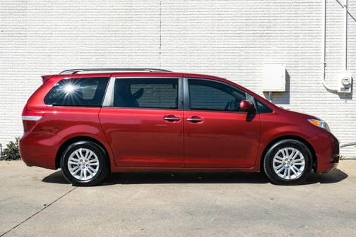 2011 Toyota Sienna XLE