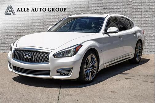 2017 INFINITI Q70 3.7