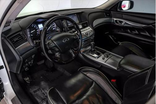 2017 INFINITI Q70 3.7