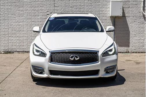 2017 INFINITI Q70 3.7