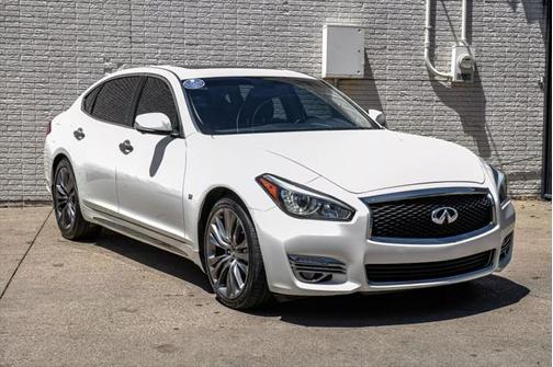 2017 INFINITI Q70 3.7