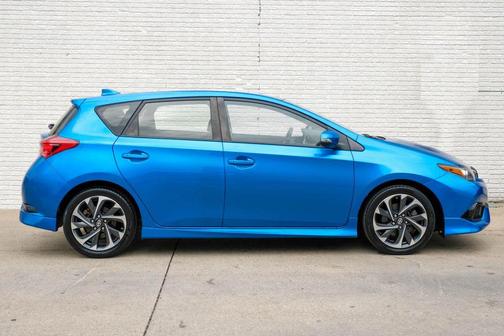 2016 Scion iM Hatchback 4D