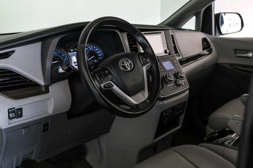 2018 Toyota Sienna XLE